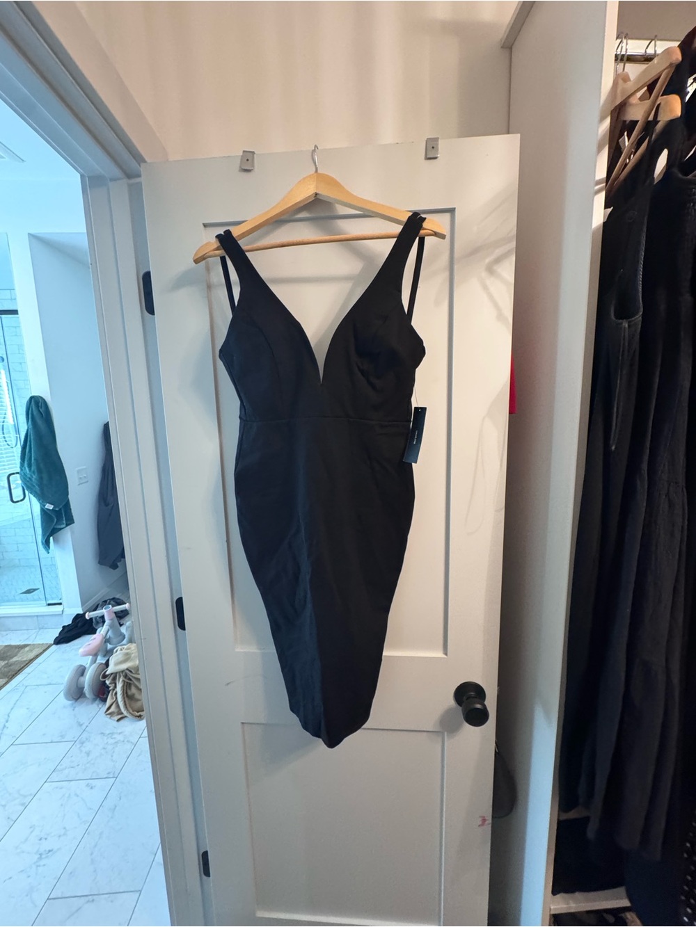 Lulu's Black V-Neck Sleeveless Bodycon Mini Dress
